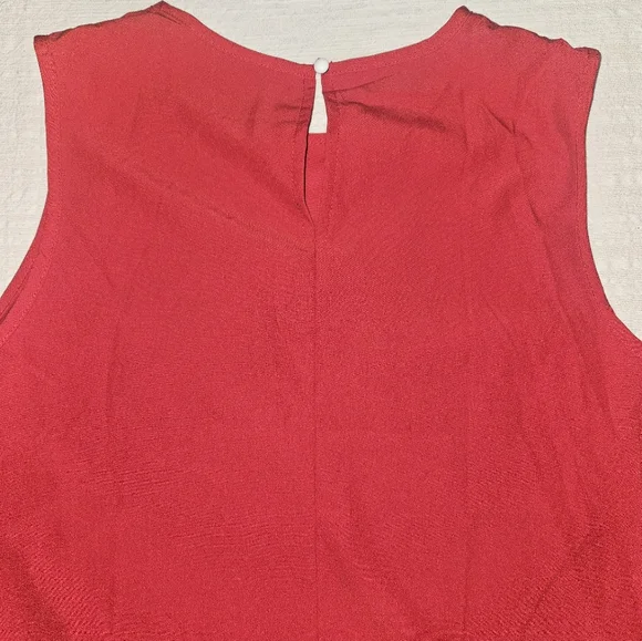 SHEIN Red Sleeveless High-Low Tunic with Face Graphic - Picture 4 of 6